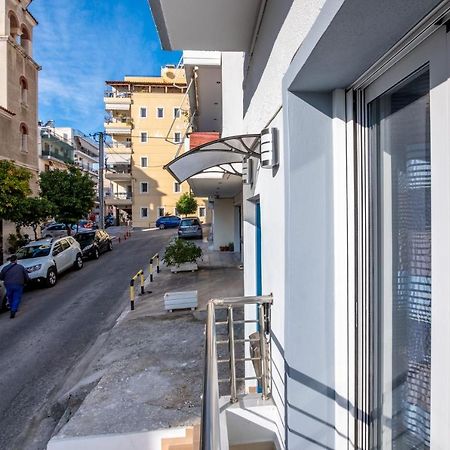 Joyfull Apartment In Piraeus Bagian luar foto